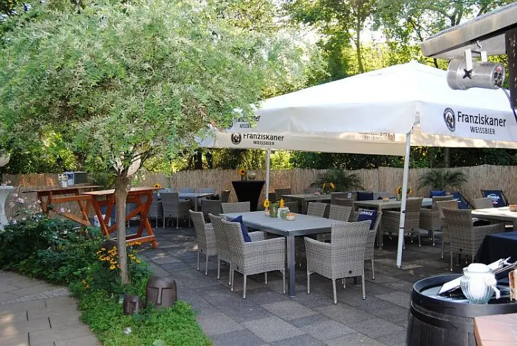 Gemütlicher Biergarten im TC Neuss-Weckhoven e.V. Gemütlicher Biergarten im TC Neuss-Weckhoven e.V.