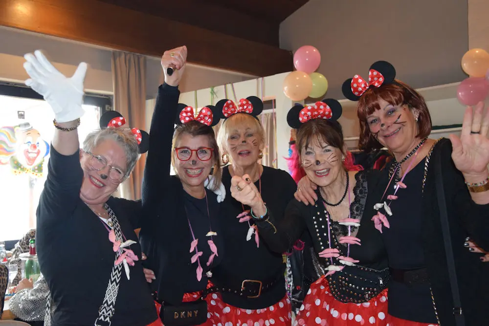 Originell verkleidete Jecken im "ÍLION im TCW" Originell verkleidete Jecken im "ÍLION im TCW"