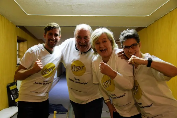 Team "Kleine Dorfkneipe im TCW" des TC Neuss-Weckhoven e.V. Team "Kleine Dorfkneipe im TCW" des TC Neuss-Weckhoven e.V.
